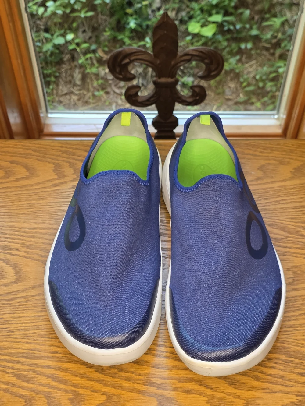 OOFOS Oomg Slip-On Loafers in Navy Sz 12